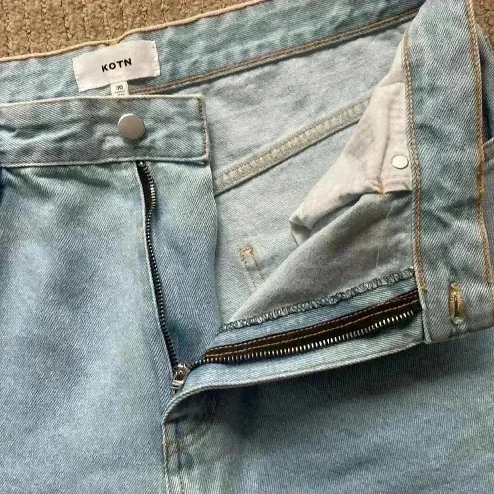 KOTN Unisex Antifit Denim high-waisted jeans light wash 36/32 (12-14). - Picture 5 of 16